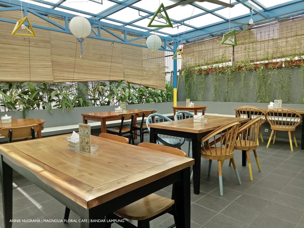 The MAGNOLIA Floral Cafe | Cafe Istagenic dengan Sentuhan Bunga di Bandar Lampung