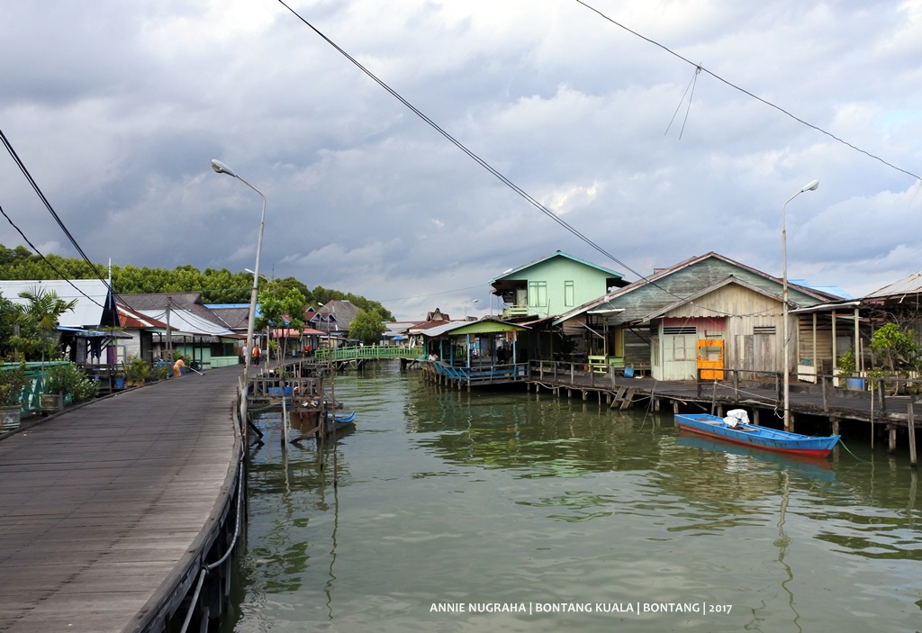 BONTANG KUALA. Pemukiman Nelayan di Atas Air Yang Sarat Nilai Wisata di Utara Bontang, Kalimantan Timur