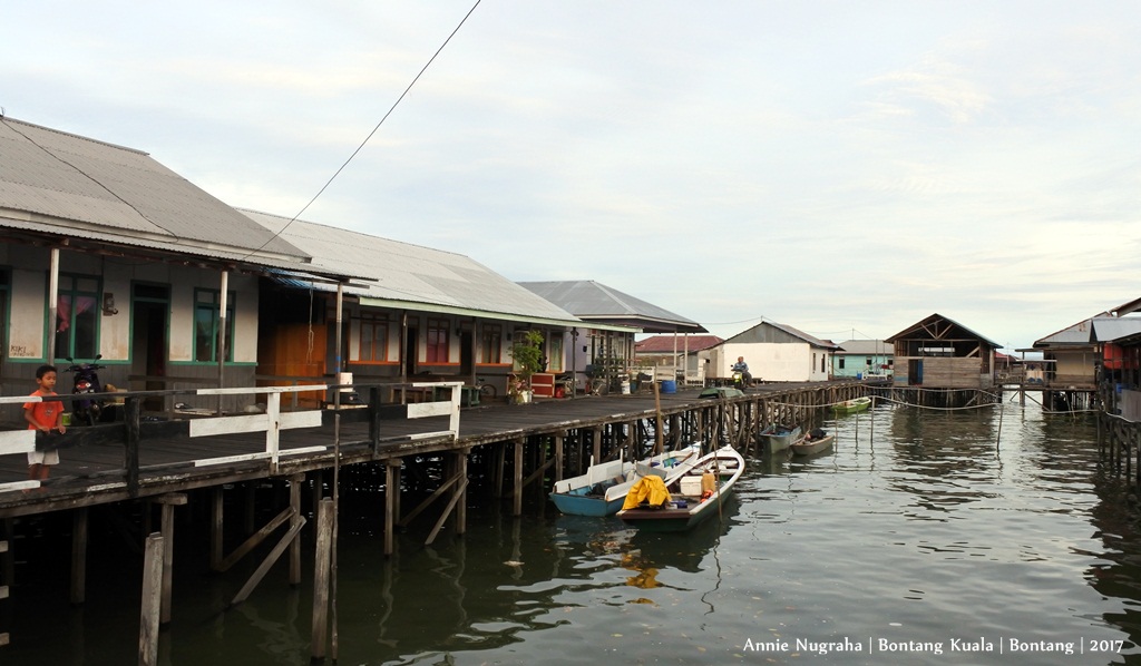 BONTANG KUALA. Pemukiman Nelayan di Atas Air Yang Sarat Nilai Wisata di Utara Bontang, Kalimantan Timur