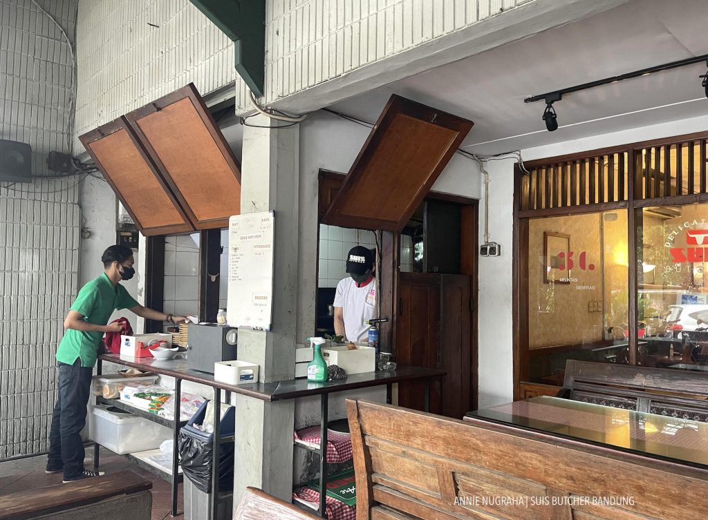 Menyesap Rasa Istimewa di Sebuah Resto Steak Legendaris di Bandung