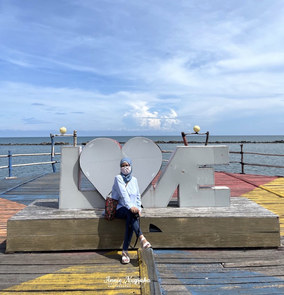 Pantai Akkarena. Wisata Bahari Dalam Kota Makassar yang Tampil Apa Adanya