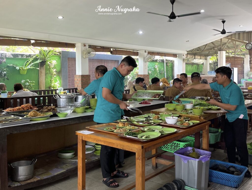 Bersantap Lahap di Rumah Makan Pondok Garuda Banjarbaru