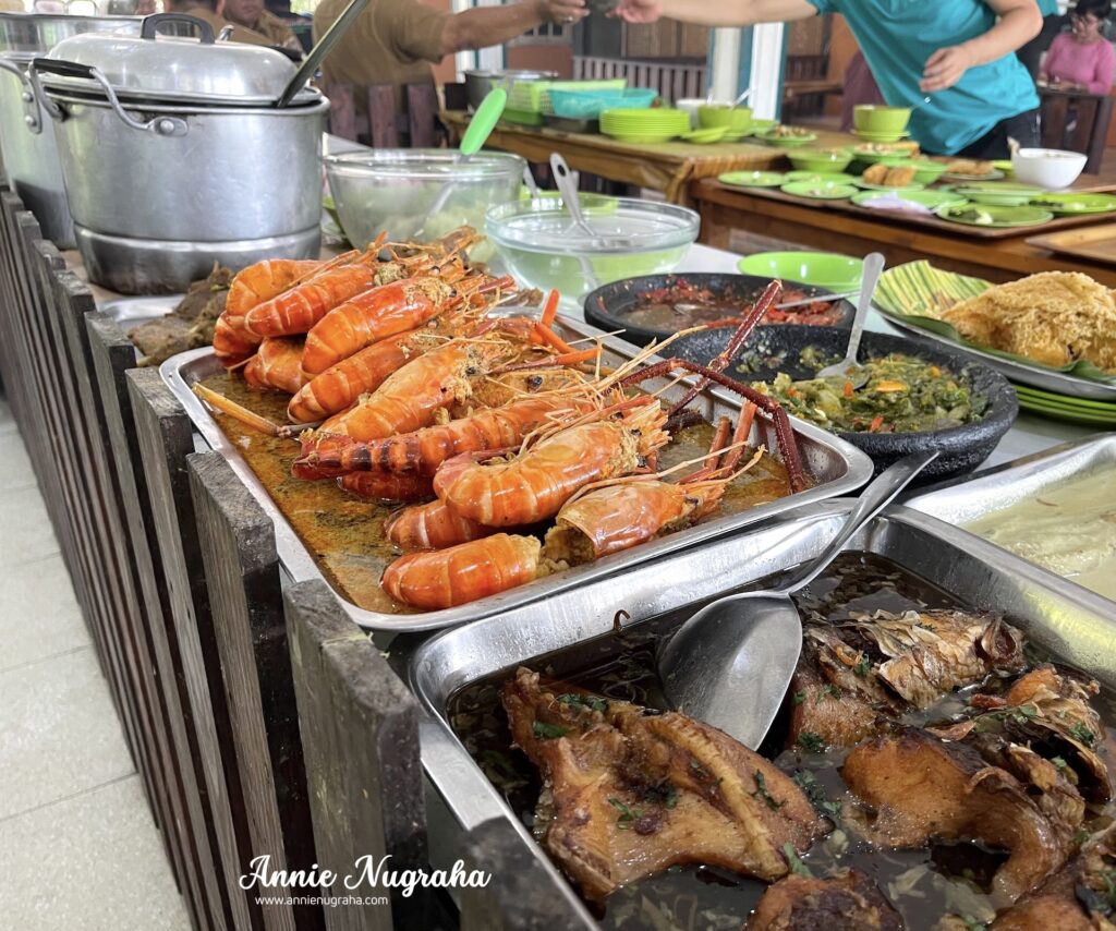 Bersantap Lahap di Rumah Makan Pondok Garuda Banjarbaru
