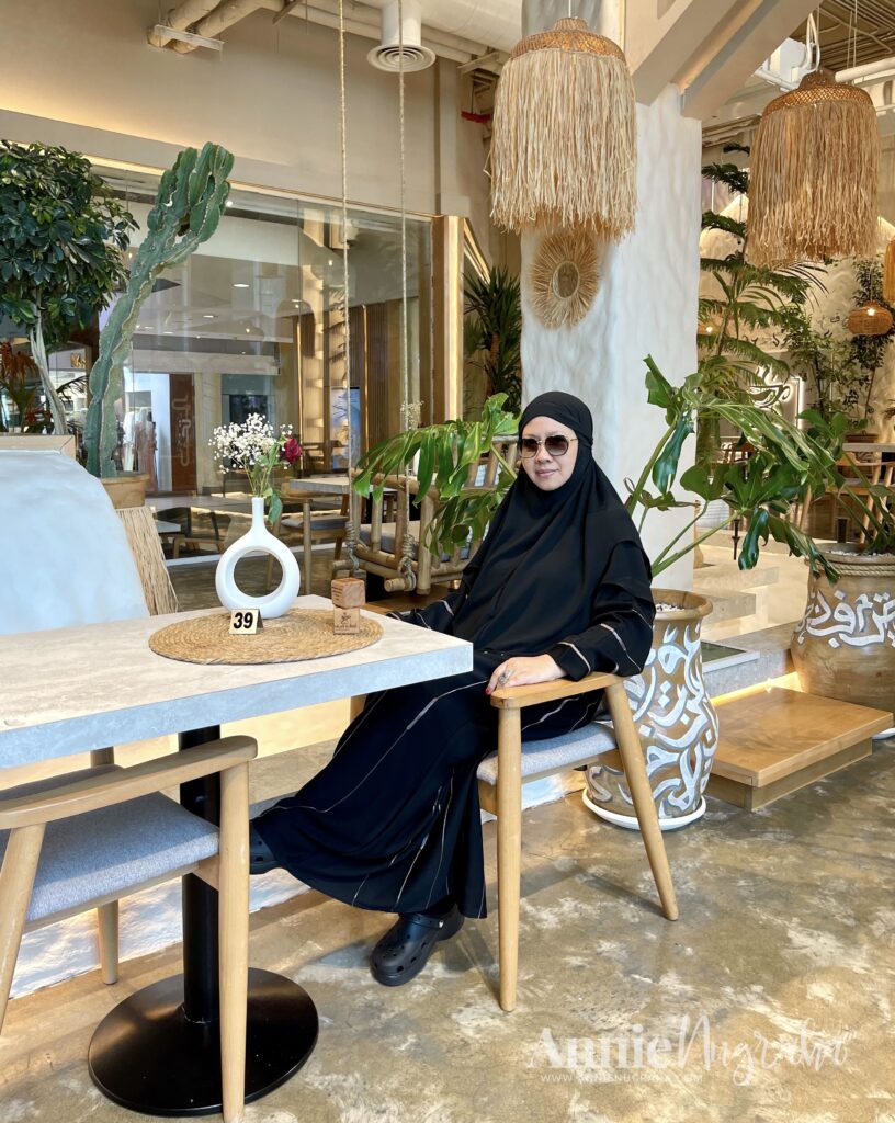 Merabuk Jiwa di Cafe Moment, Mekkah, Saudi Arabia