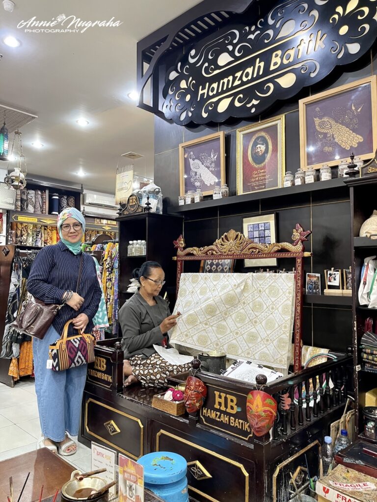 Belanja di Satu Tempat Serba Ada di Yogyakarta? Hamzah Batik Malioboro Solusinya