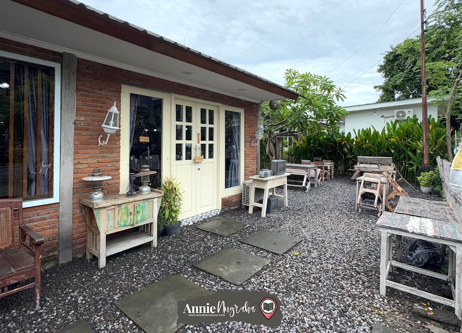 Singgah ke Rumah Momo, Book Cafe Estetik di Renon Denpasar Bali