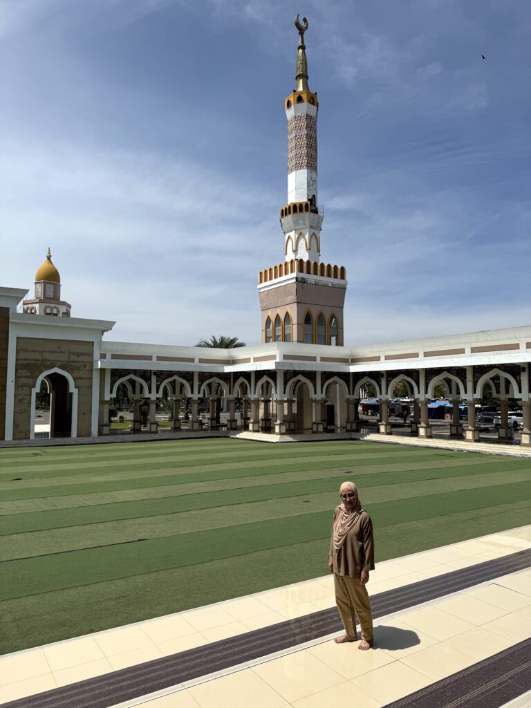 Masjid Islamic Centre Syekh Abdul Manan, Megah di Antara Kehidupan Bersahaja Masyarakat Indramayu