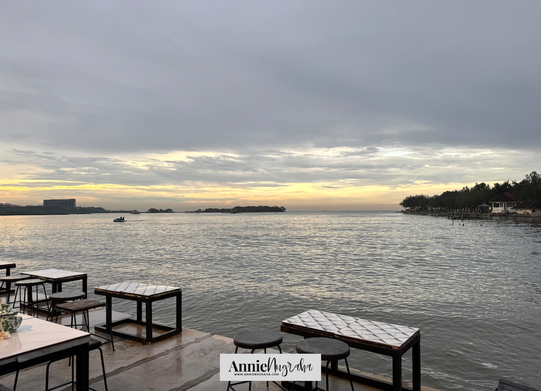 Menyesap Syahdunya Senja di Kusuma Kopi, Pantai Marina Semarang