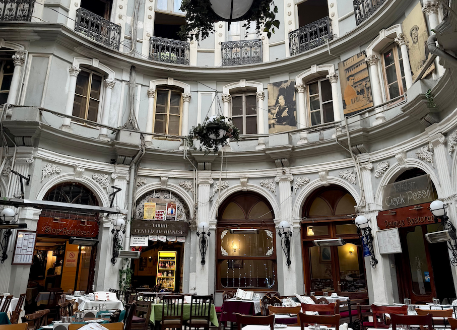 Jika Hanya Punya Waktu Dua Jam di Taksim Square Istanbul Turki, Apa Saja yang Bisa Kamu Lakukan?