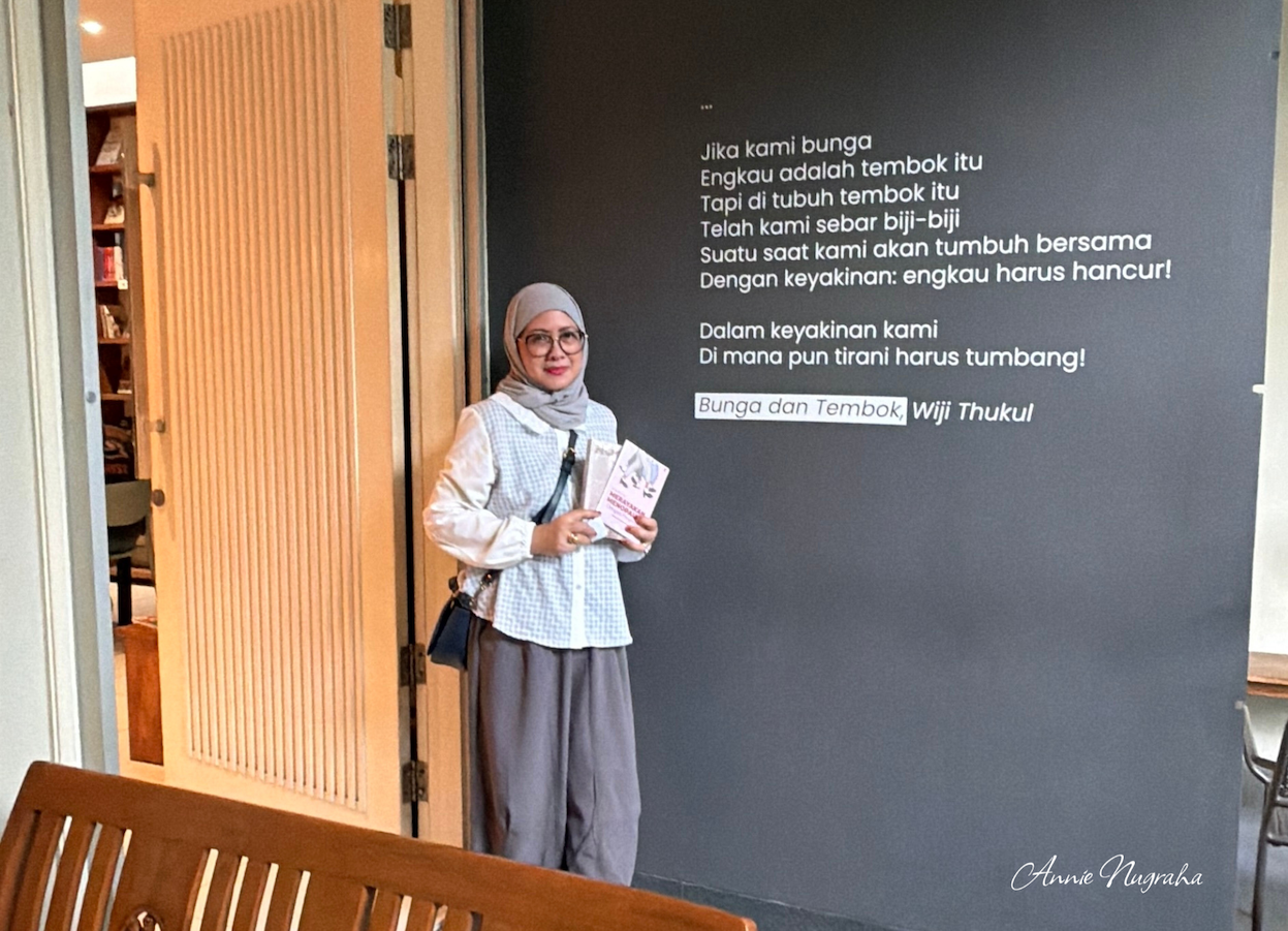 Bunga di Tembok, Perpustakaan dan Toko Buku Independen dengan Lapak Komunitas di bandung
