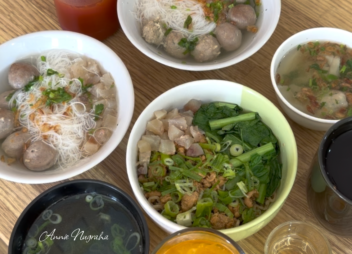 Bakso dan Mie Ayam Gerobak Pantjoran Cikarang, Enaknya Bikin Kangen