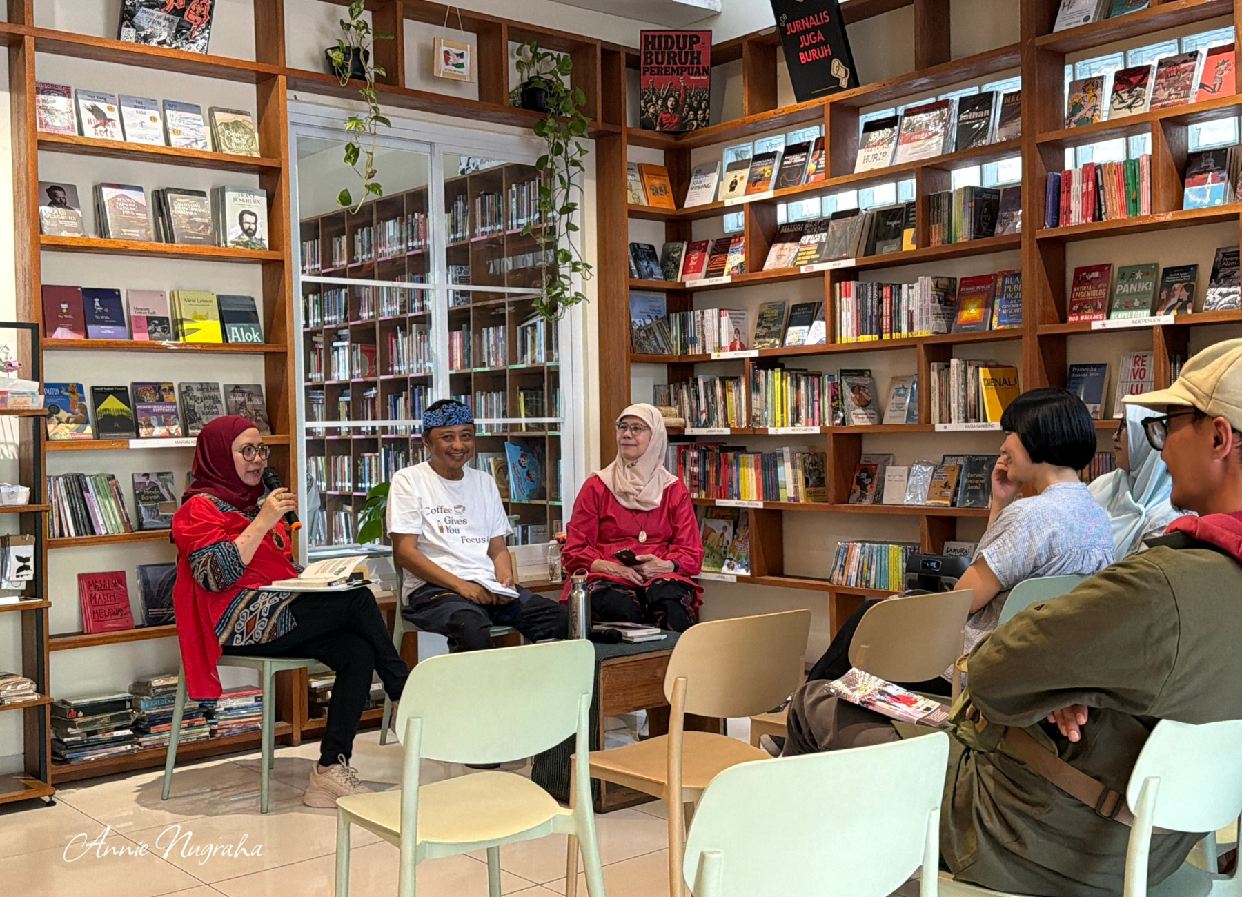 Dari Ide Menjadi Lembaran. Diskusi dan Bedah Buku Antologi "Jelajah Pasar Nusantara"