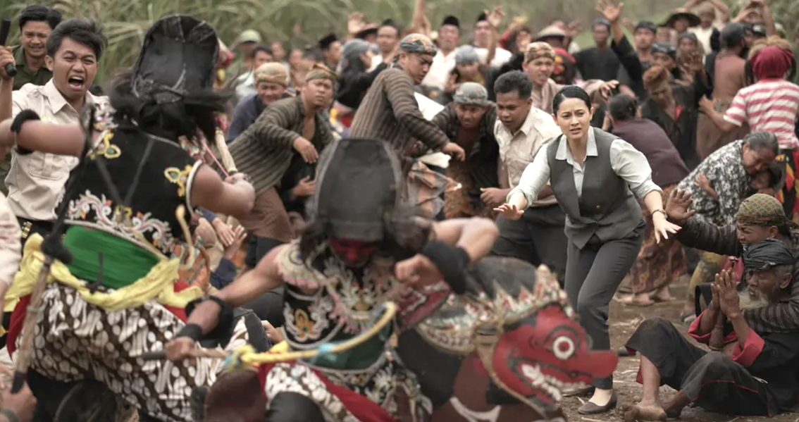 Ketika Sebuah Desa Tercebur Teror Mencekam si Badut Gendong